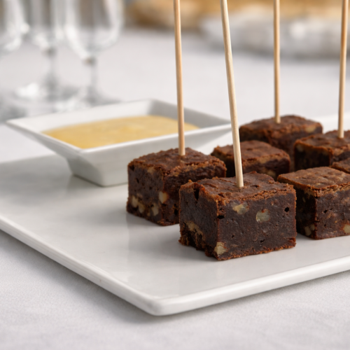 Brownie en miniatura con crema inglesa